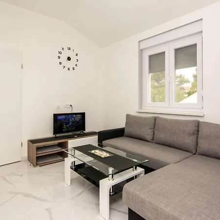 Cupic 2 By Interhome Apartman