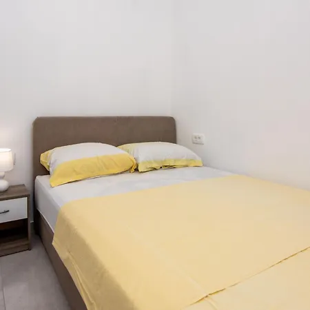 Cupic 2 By Interhome Vir